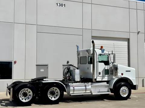 More photos of 2007 KENWORTH T800 at Forge Truck Centers - Texas, TX