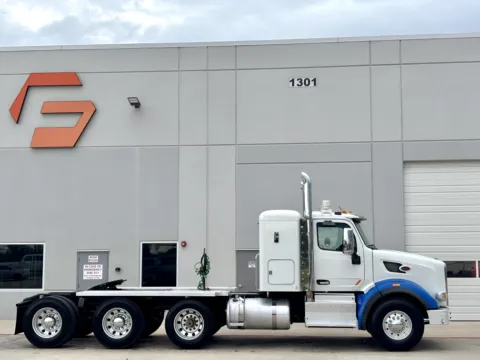 Another view of 2015 PETERBILT 567 for sale in Hutchins, TX at Forge Truck Centers - Texas