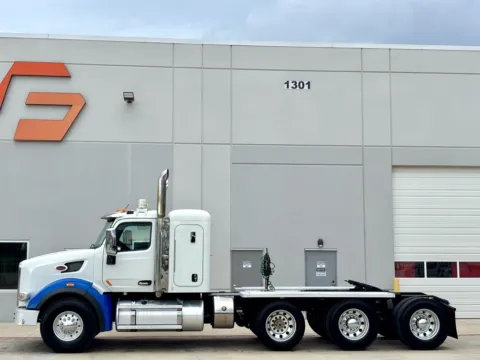 More photos of 2015 PETERBILT 567 at Forge Truck Centers - Texas, TX