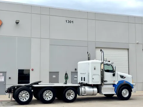 More photos of 2015 PETERBILT 567 at Forge Truck Centers - Texas, TX
