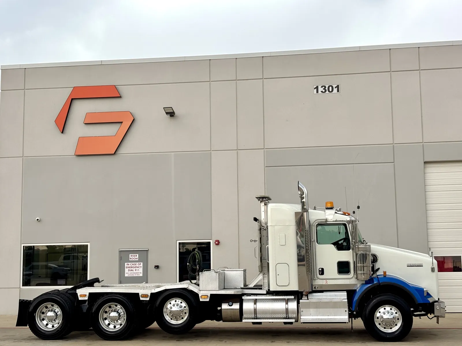 2016 Kenworth T800 - image 3