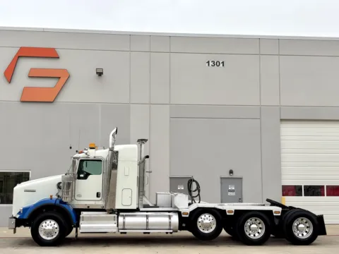 More photos of 2016 KENWORTH T800 at Forge Truck Centers - Texas, TX