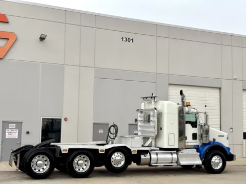 More photos of 2016 KENWORTH T800 at Forge Truck Centers - Texas, TX