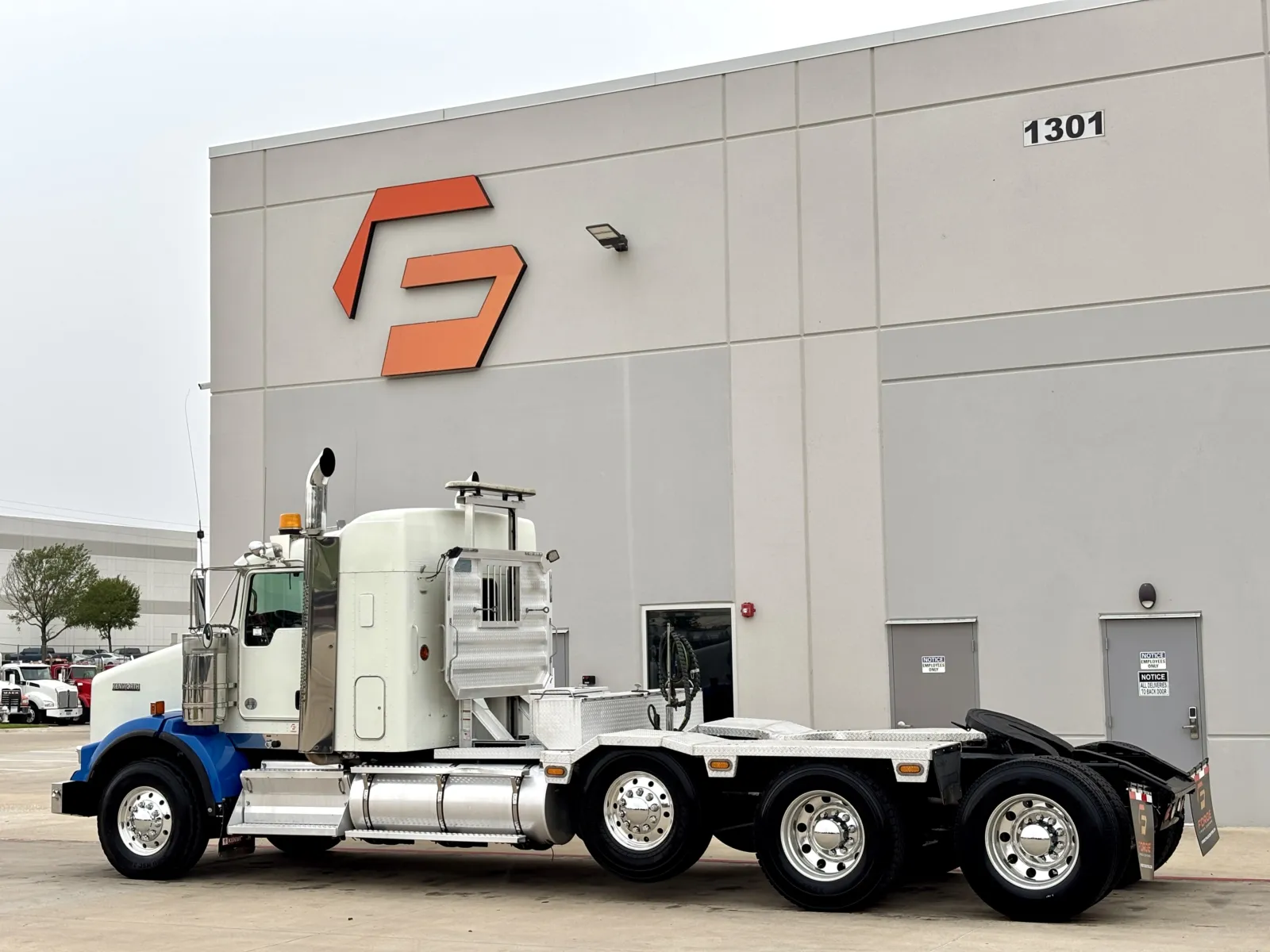 2016 Kenworth T800 - image 6