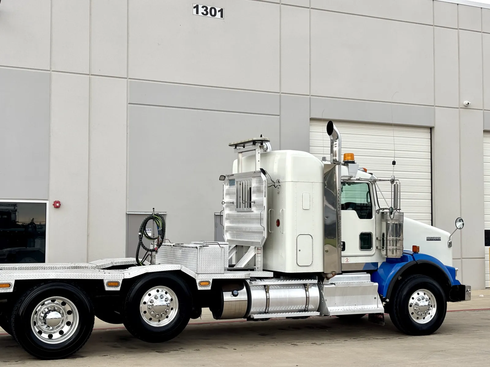 2016 Kenworth T800 - image 7