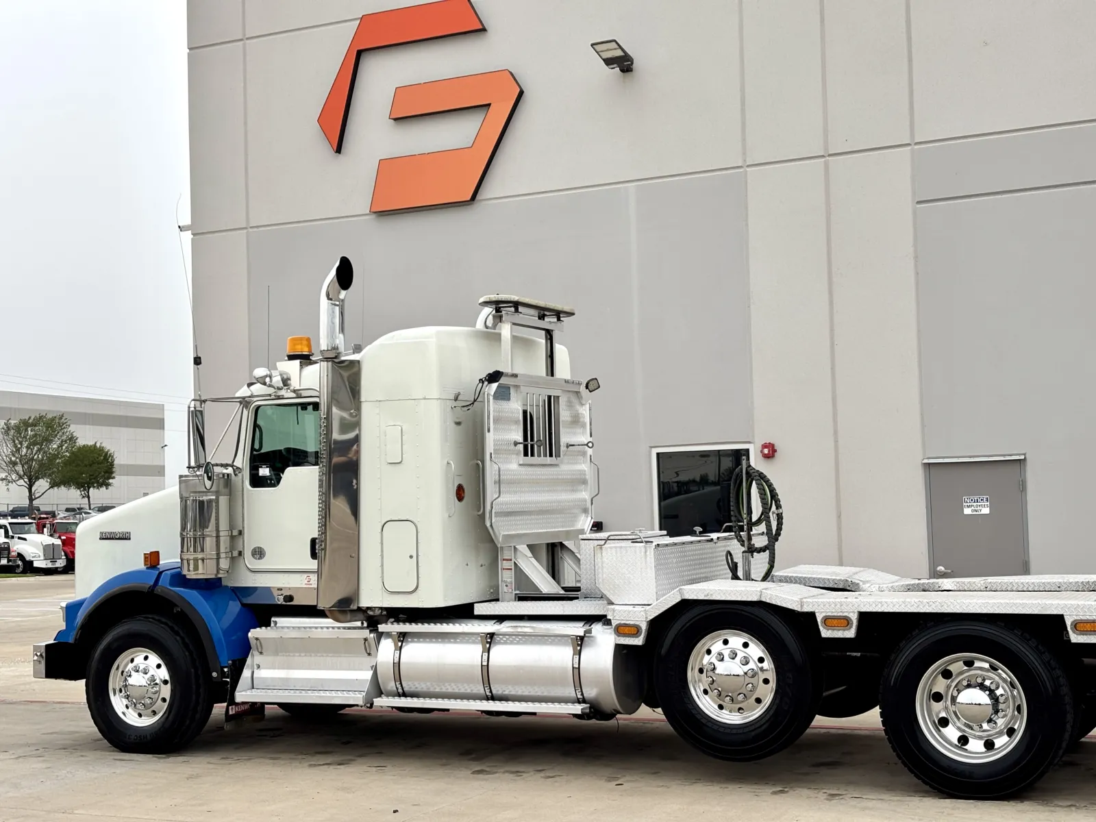 2016 Kenworth T800 - image 8