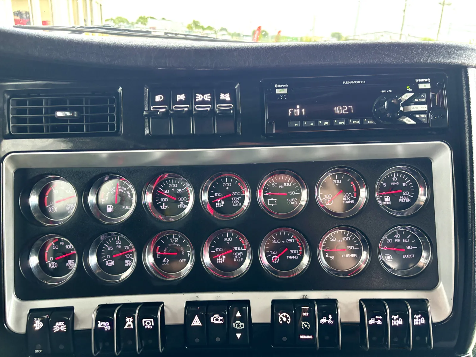 2016 Kenworth T800 - image 18