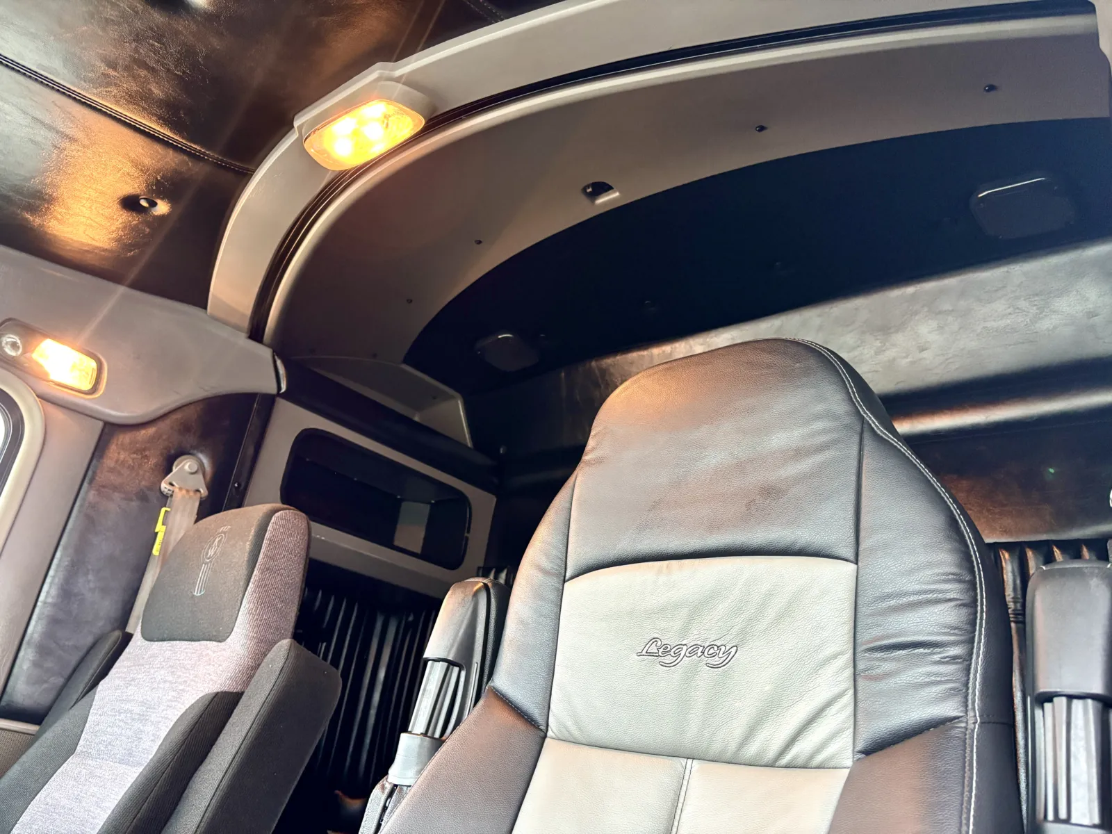 2016 Kenworth T800 - image 20