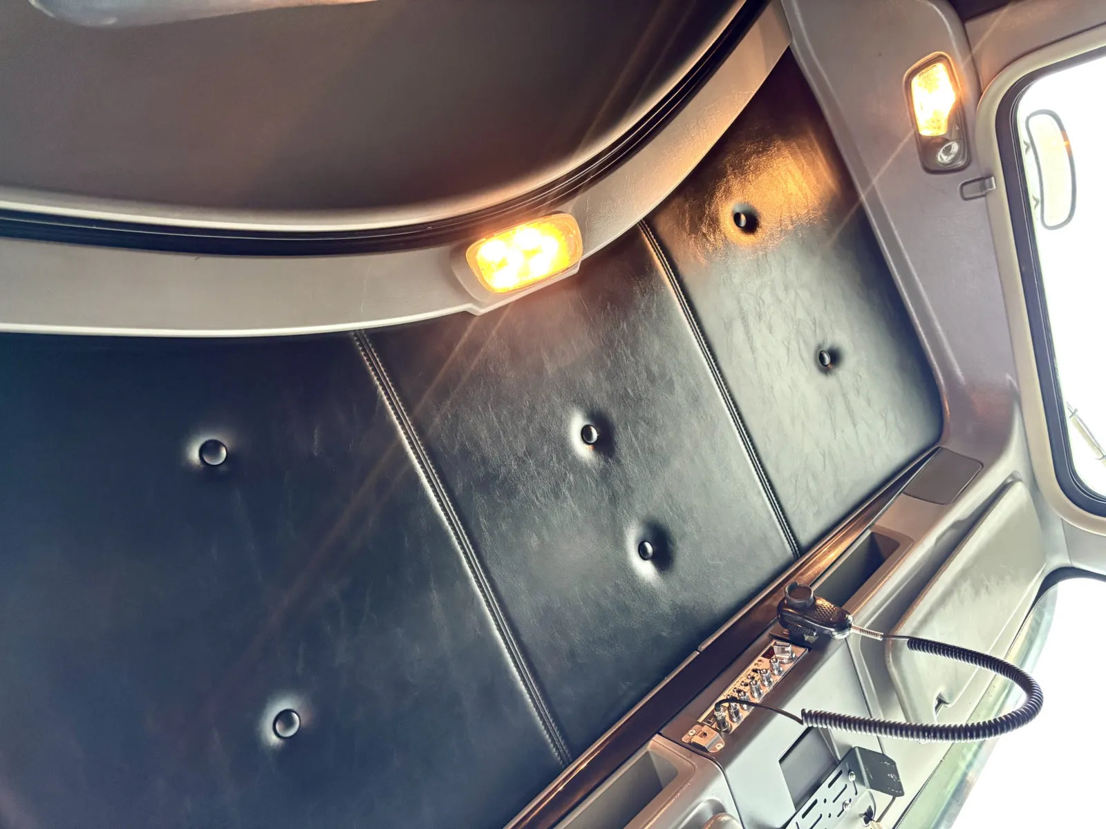 2016 Kenworth T800 - image 21