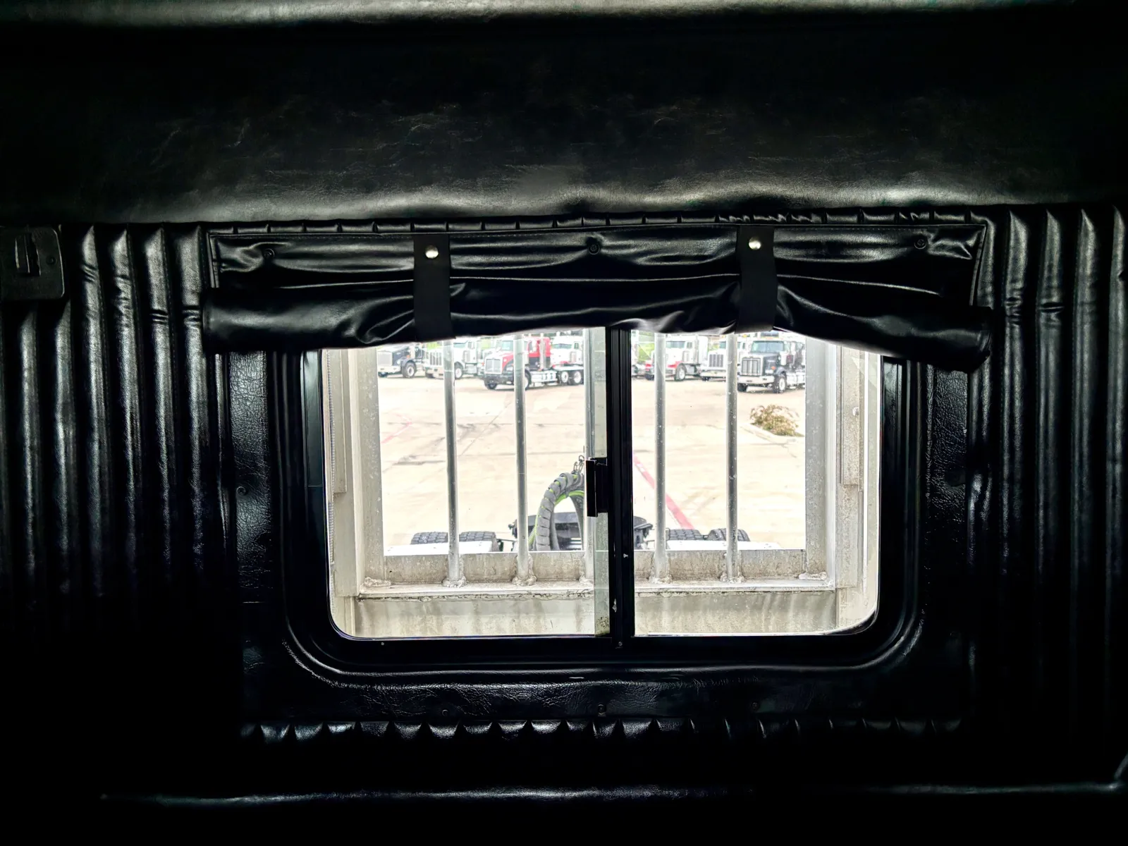 2016 Kenworth T800 - image 23