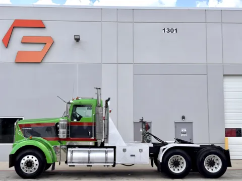 More photos of 2003 KENWORTH W900 at Forge Truck Centers - Texas, TX