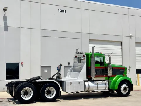 More photos of 2003 KENWORTH W900 at Forge Truck Centers - Texas, TX