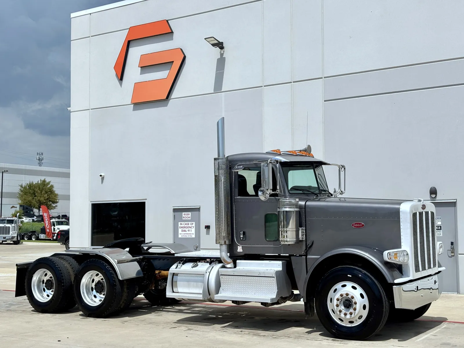 2022 PETERBILT 389