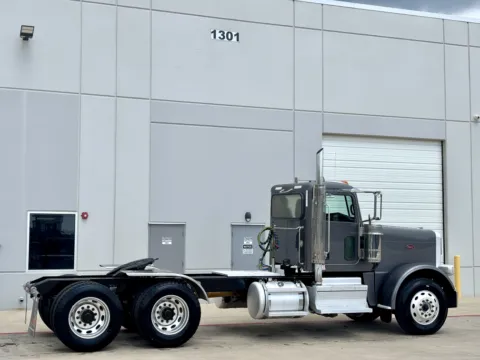 More photos of 2022 PETERBILT 389 at Forge Truck Centers - Texas, TX