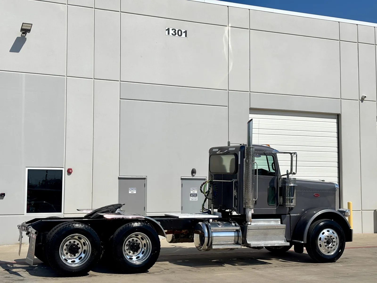 2022 Peterbilt 389 - image 5