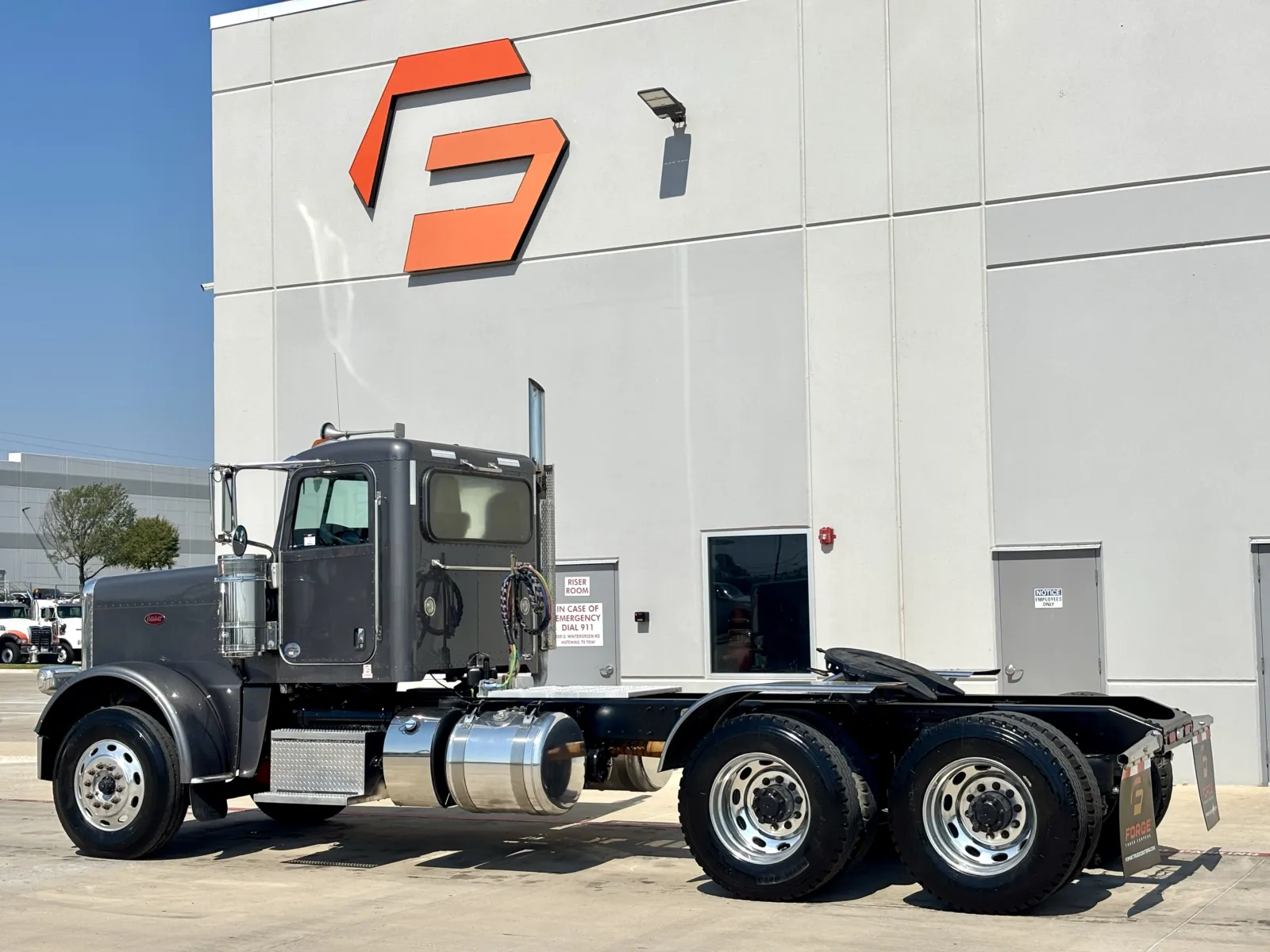 2022 Peterbilt 389 - image 6