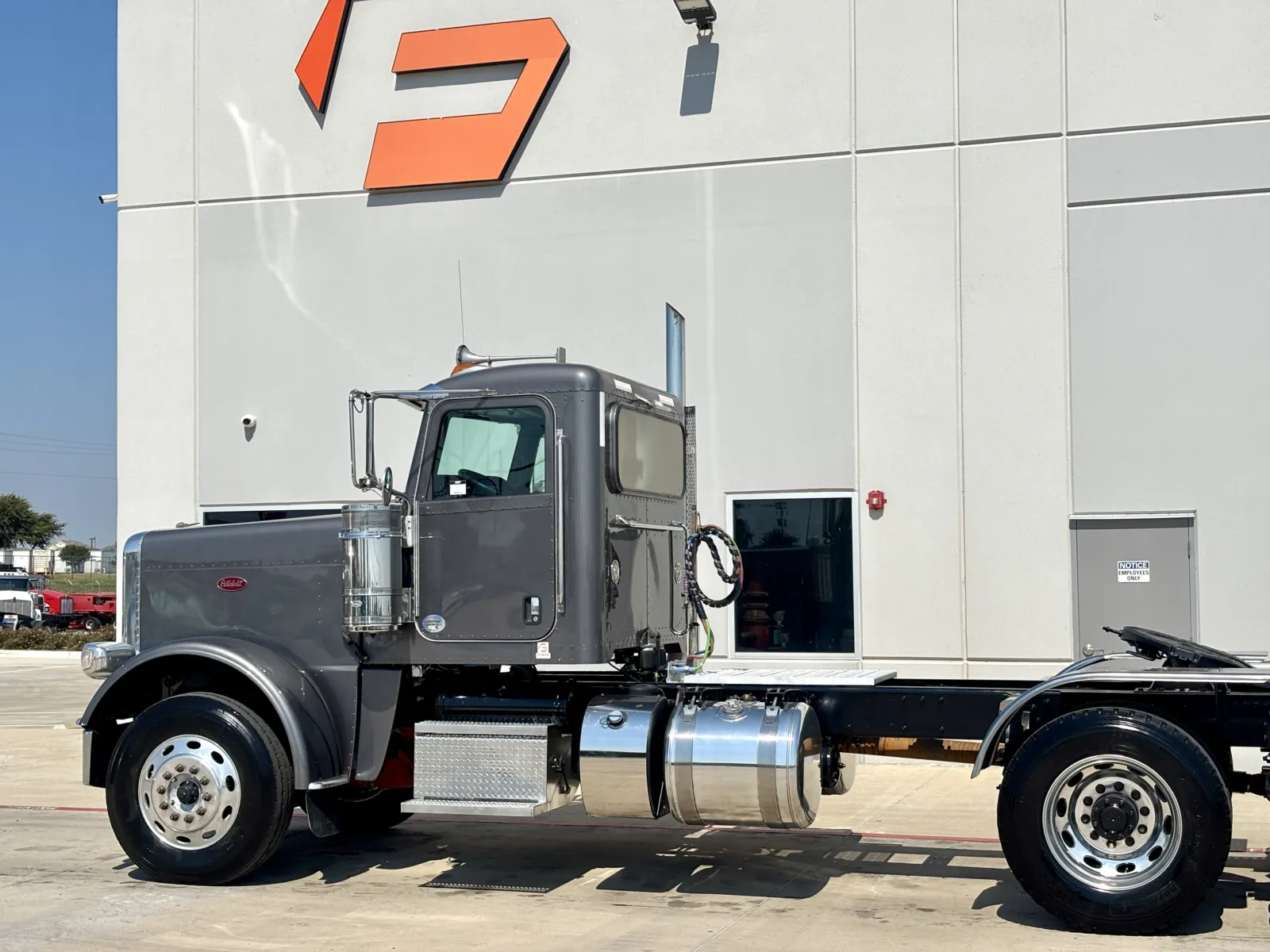 2022 Peterbilt 389 - image 8
