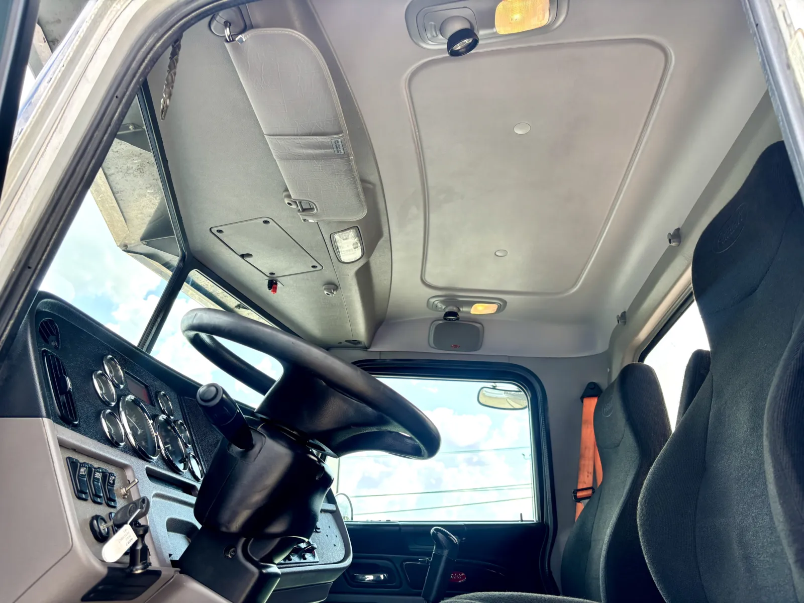 2022 Peterbilt 389 - image 14