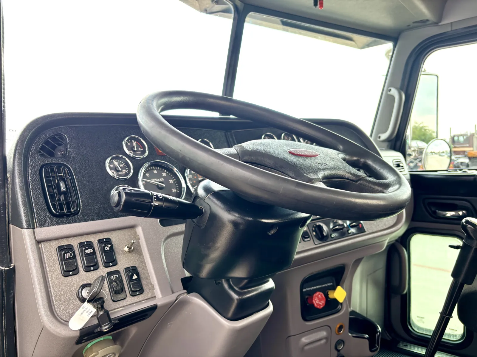 2022 Peterbilt 389 - image 15