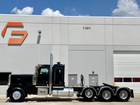 More photos of 2019 PETERBILT 389 at Forge Truck Centers - Texas, TX