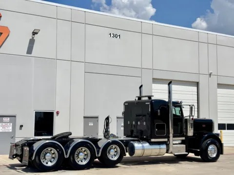 More photos of 2019 PETERBILT 389 at Forge Truck Centers - Texas, TX
