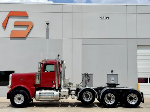 More photos of 2008 PETERBILT 388 at Forge Truck Centers - Texas, TX