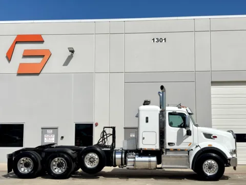 Another view of 2016 PETERBILT 567 for sale in Hutchins, TX at Forge Truck Centers - Texas