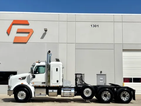 More photos of 2016 PETERBILT 567 at Forge Truck Centers - Texas, TX