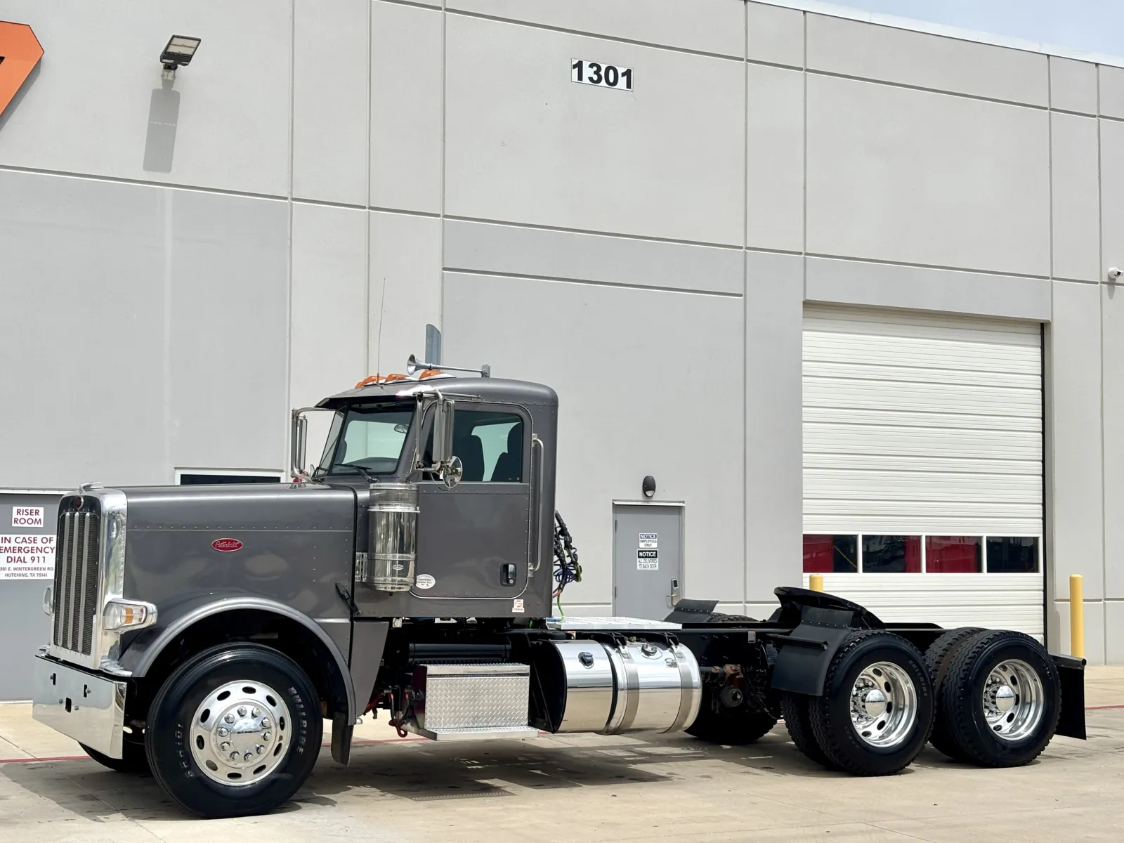 2022 Peterbilt 389 - image 2