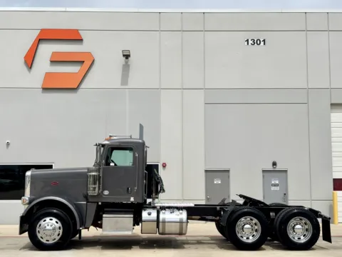 More photos of 2022 PETERBILT 389 at Forge Truck Centers - Texas, TX