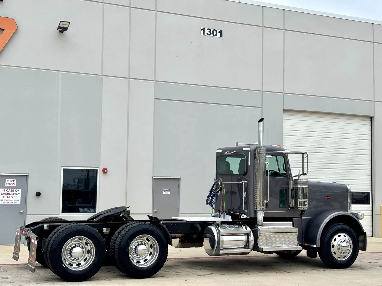 2022 Peterbilt 389 - image 5