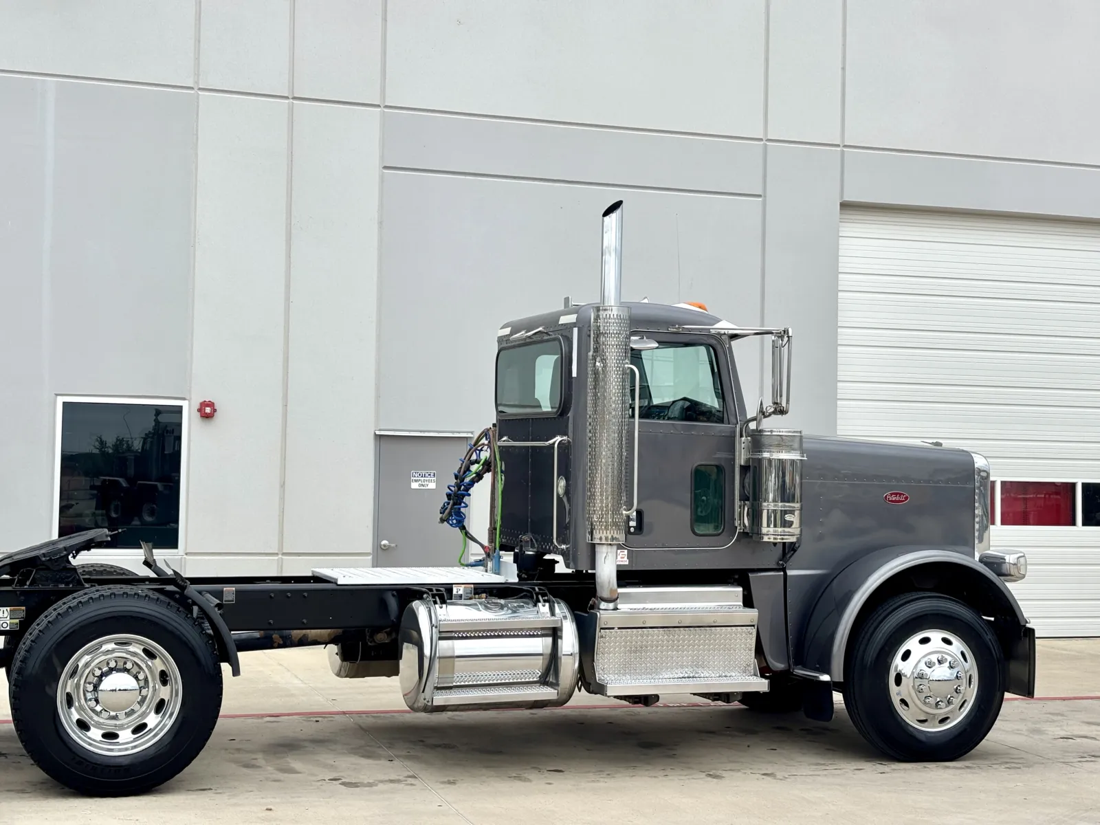 2022 Peterbilt 389 - image 7