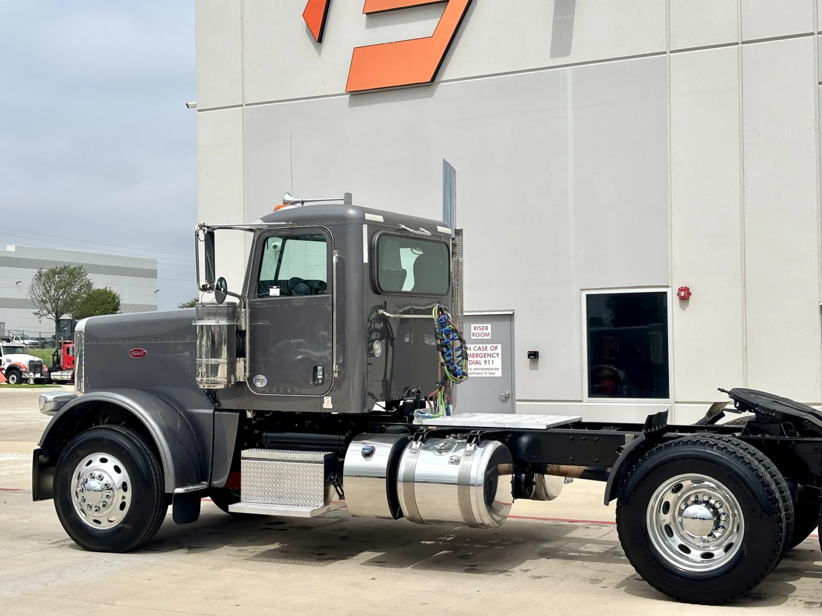 2022 Peterbilt 389 - image 8