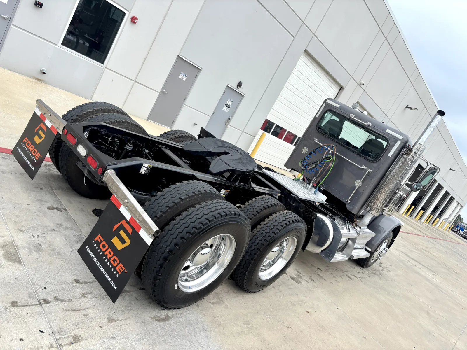 2022 Peterbilt 389 - image 11