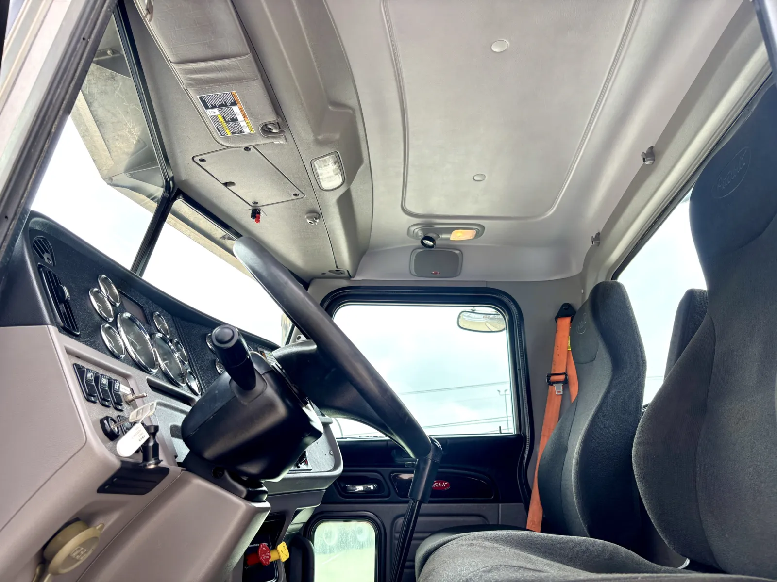 2022 Peterbilt 389 - image 14