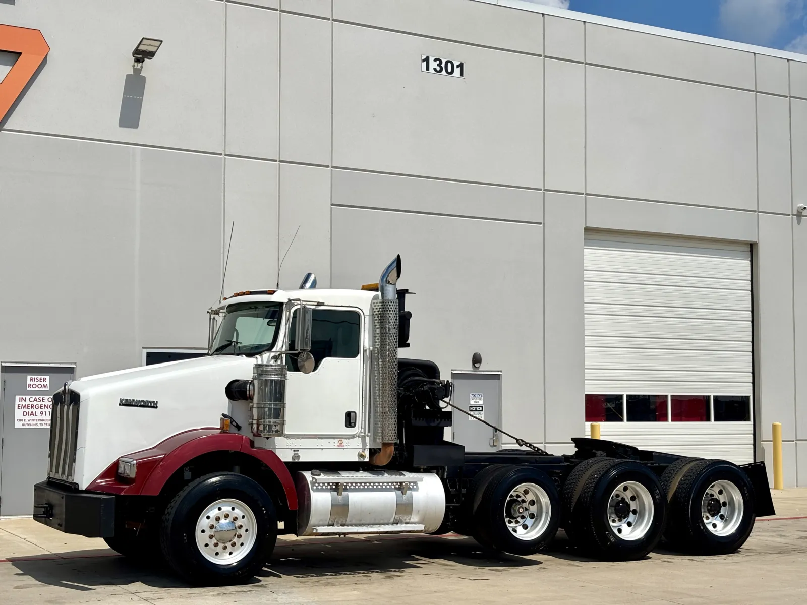 2008 Kenworth T800 - image 2