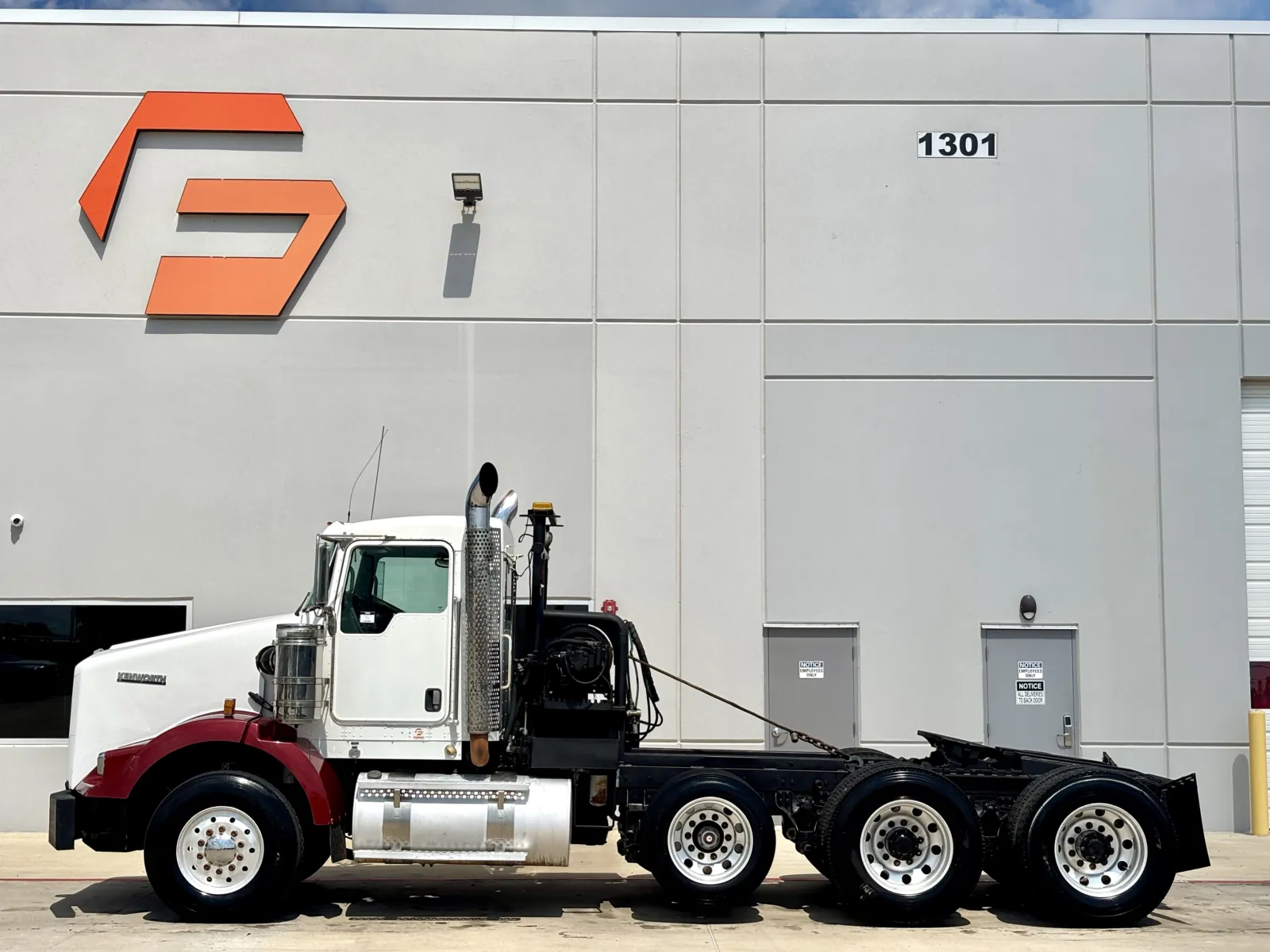 2008 Kenworth T800 - image 4