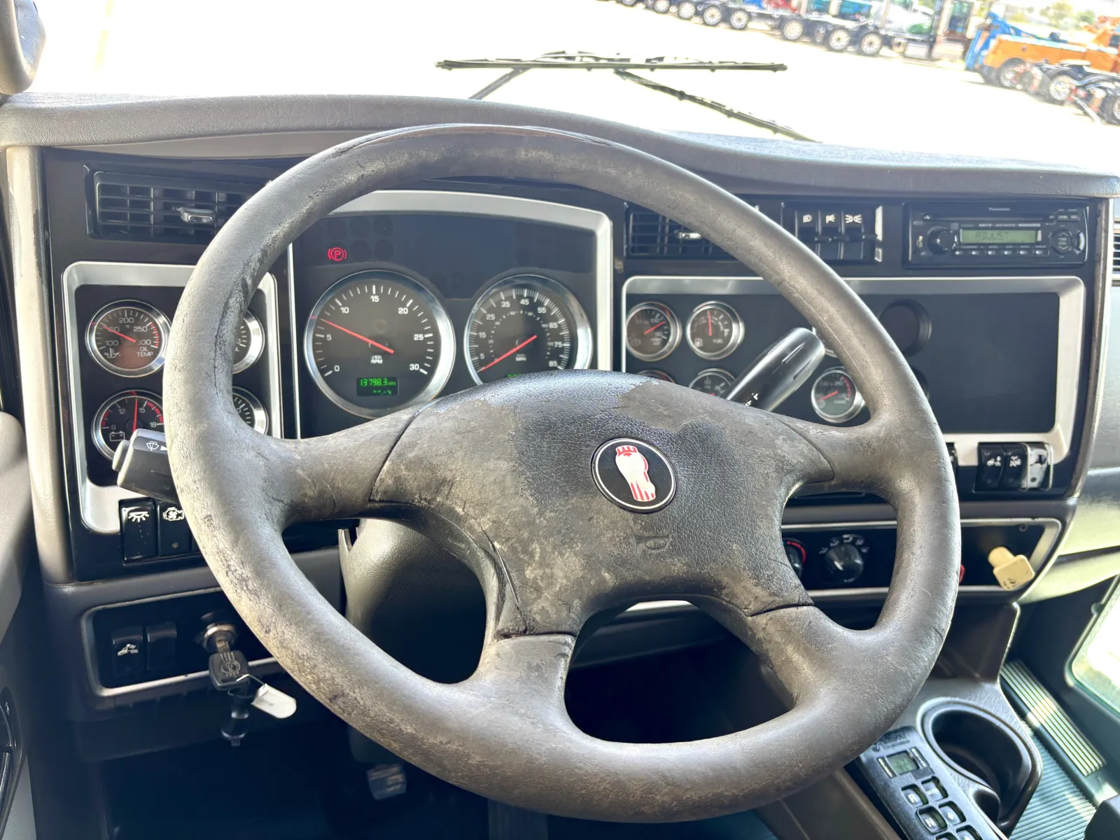 2008 Kenworth T800 - image 16