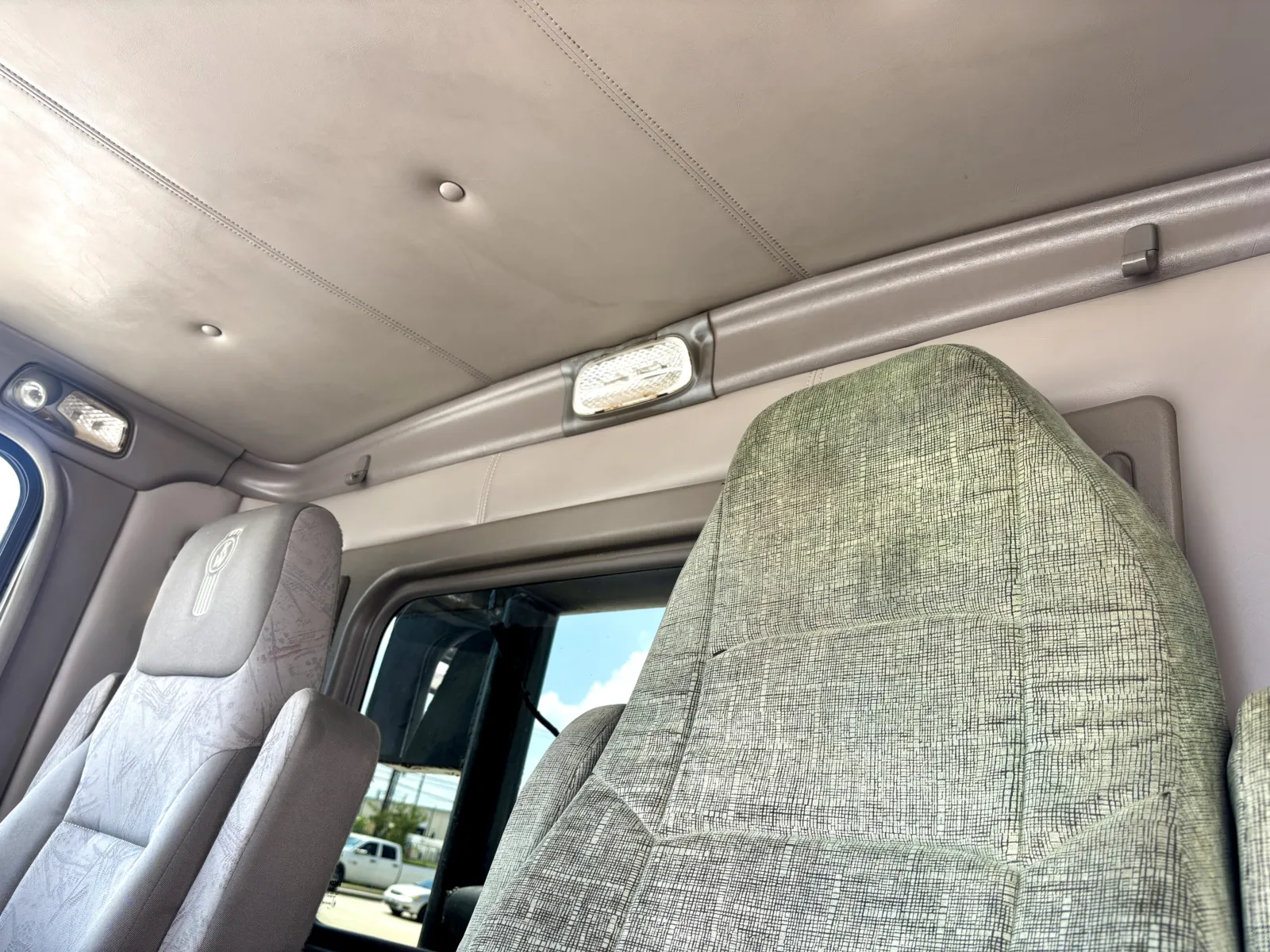 2008 Kenworth T800 - image 20