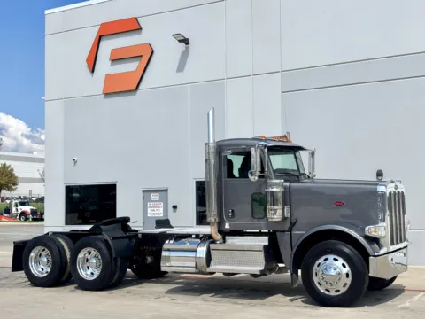 2022 PETERBILT 389 for sale in Hutchins, TX