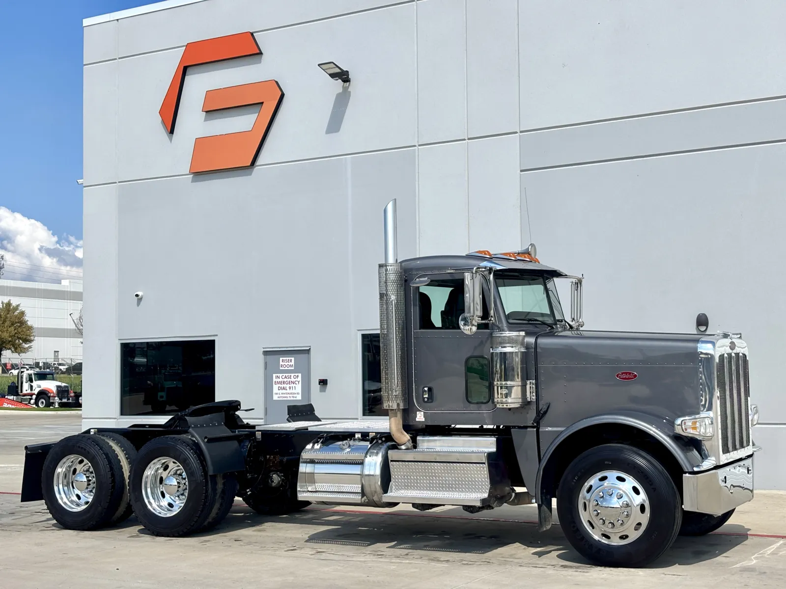 2022 Peterbilt 389 - image 1