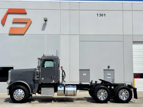 More photos of 2022 PETERBILT 389 at Forge Truck Centers - Texas, TX