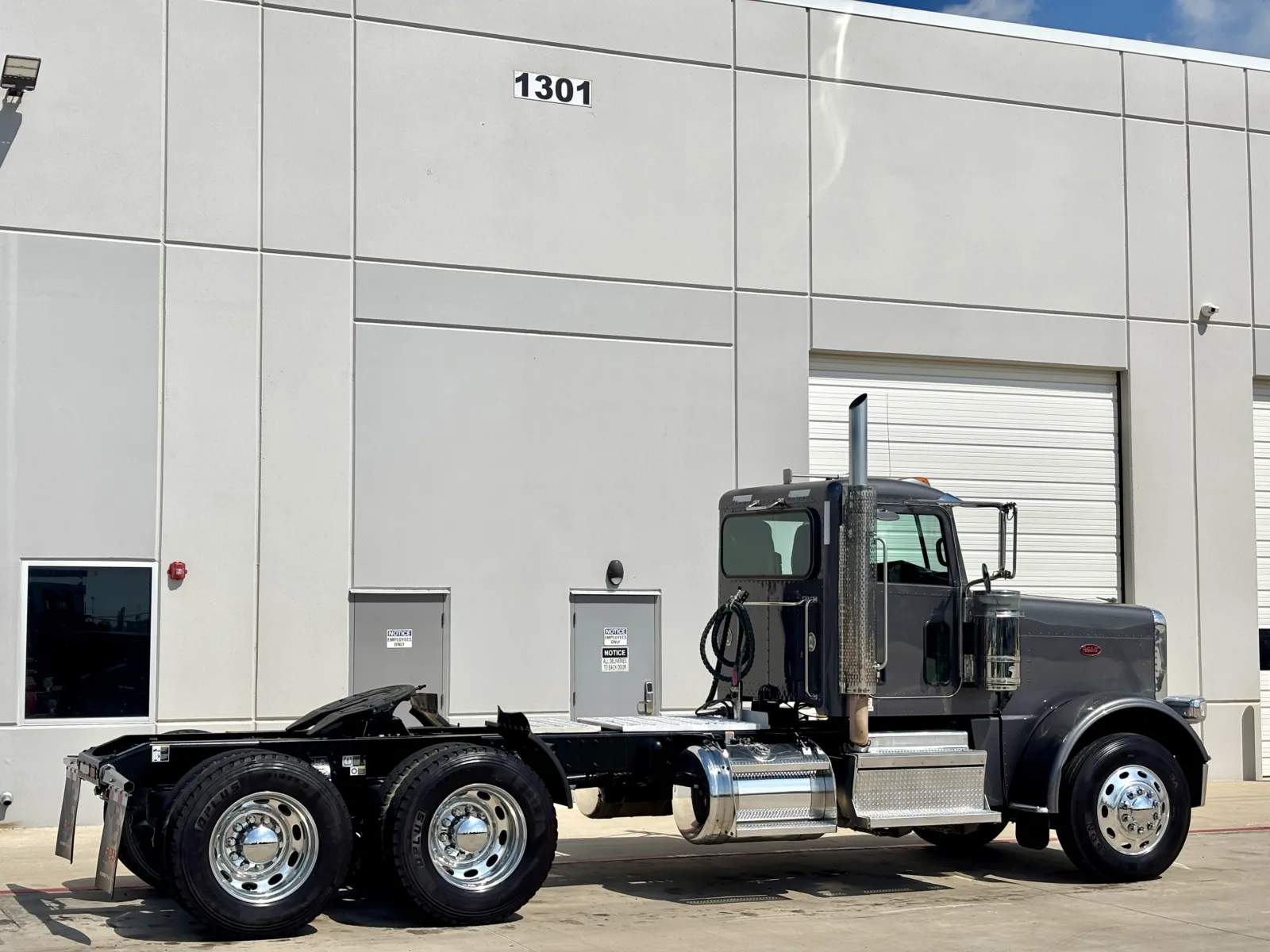2022 Peterbilt 389 - image 5