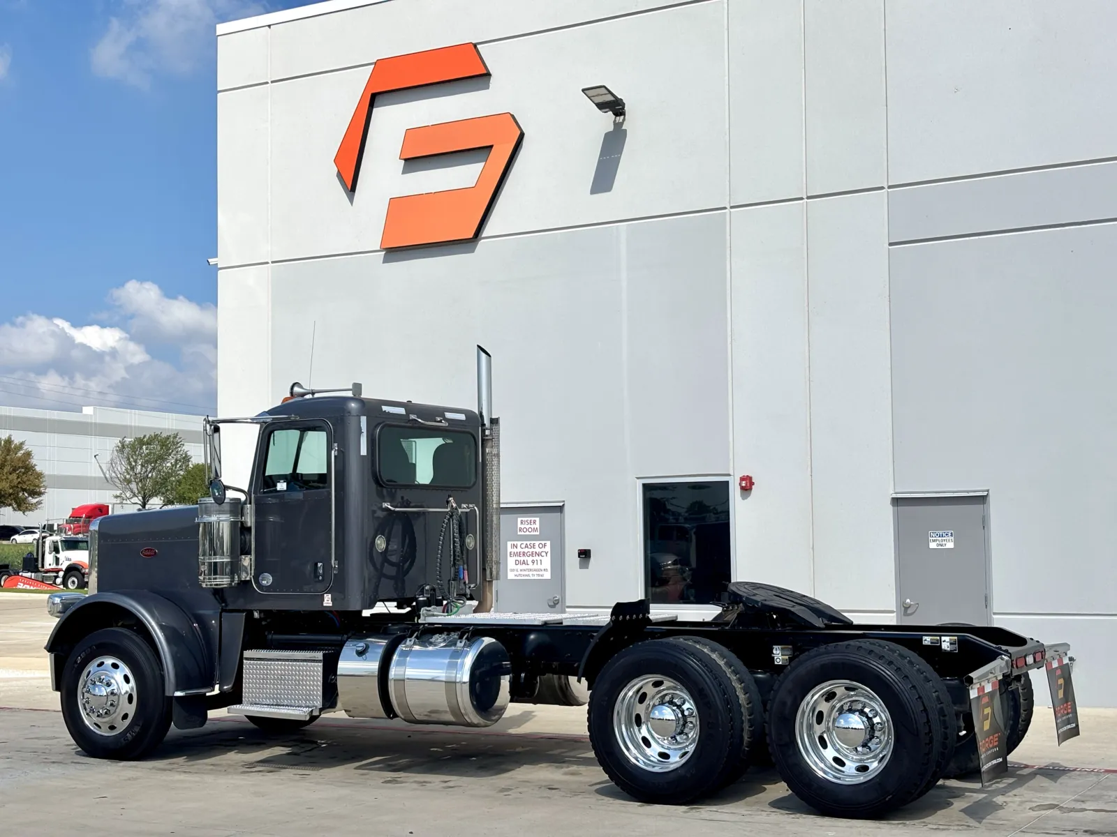2022 Peterbilt 389 - image 6