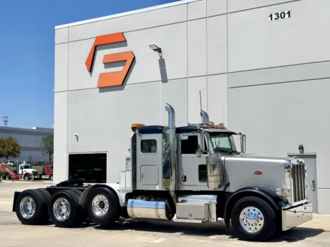2011 PETERBILT 388 for sale in Hutchins, TX