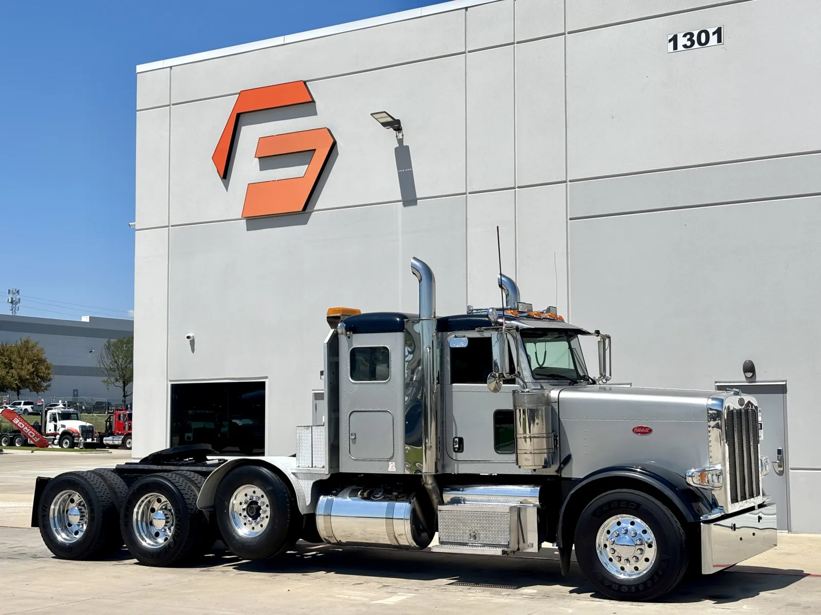 2011 PETERBILT 388 for sale in Hutchins, TX