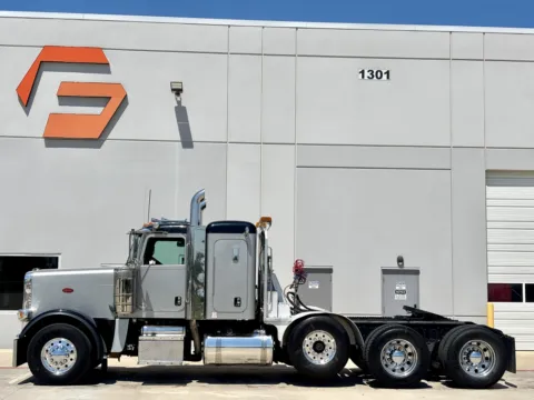 More photos of 2011 PETERBILT 388 at Forge Truck Centers - Texas, TX