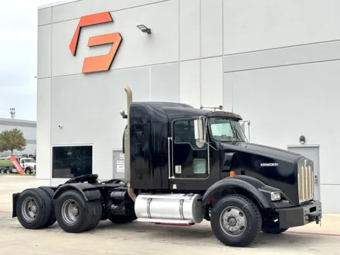 2002 KENWORTH T800 for sale in Hutchins, TX