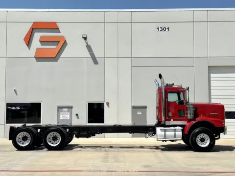 Another view of 1999 KENWORTH C500 for sale in Hutchins, TX at Forge Truck Centers - Texas