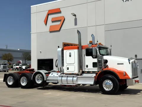 2019 KENWORTH T800 for sale in Hutchins, TX